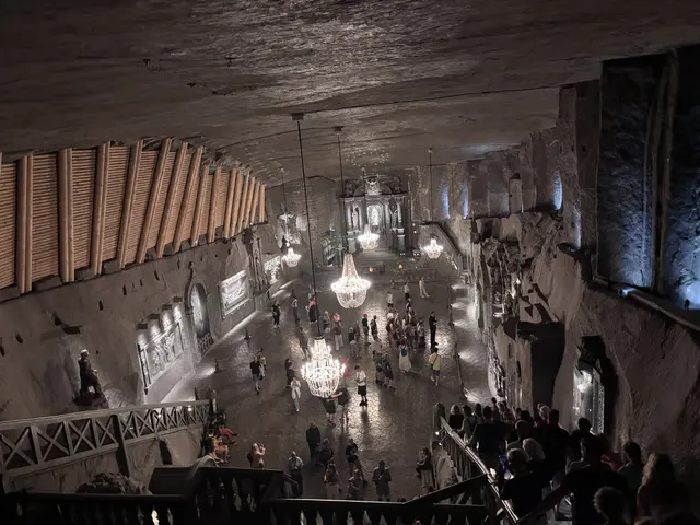 Blick in die riesige Kapelle aus Salzstein im Bergwerk Wieliczka nahe der polnischen Stadt Krakau. | Foto: MeinBezirk/Thomas Winkler