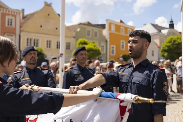 „Die Stärkung der Polizei in Niederösterreich wird konsequent fortgesetzt. Das Ziel dabei ist klar: den Polizeiinspektionen ausreichend Personal für die Sicherheit der Menschen zur Verfügung zu stellen“, betonte Innenminister Gerhard Karner. | Foto: LPD NÖ/O.Greene