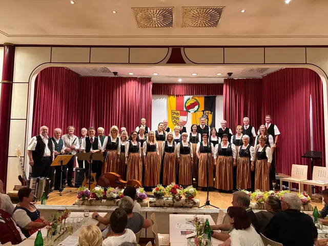 Die Singgemeinschaft Kliening lud zum traditionellen Liederabend und gestaltete mit der Volksmusik Asprian ein abwechslungsreiches Programm.  | Foto: Privat