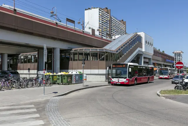 Die U-Bahn-Station Alterlaa ist ein wichtiger Verkehrsknotenpunkt. Hier kommen viele Fahrgäste aus den umliegenden Siedlungen an. | Foto: Wiener Linien
