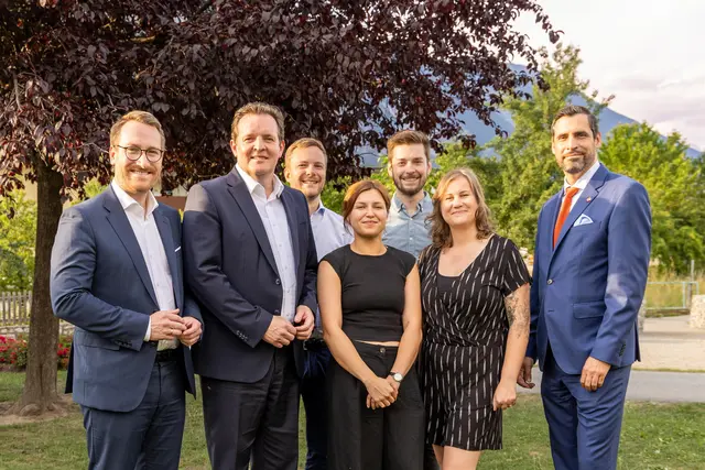 LHStv. Philip Wohlgemuth und LR René Zumtobel mit dem Kandidatenteam der SPÖ Imst: Bgm. Johannes Reinstadler, Frauenvorsitzende Amila Ferizovic, Simon Huter, GRin Conny Kratzer und BR Daniel Schmid (v.l.) | Foto: SPÖ/Matt