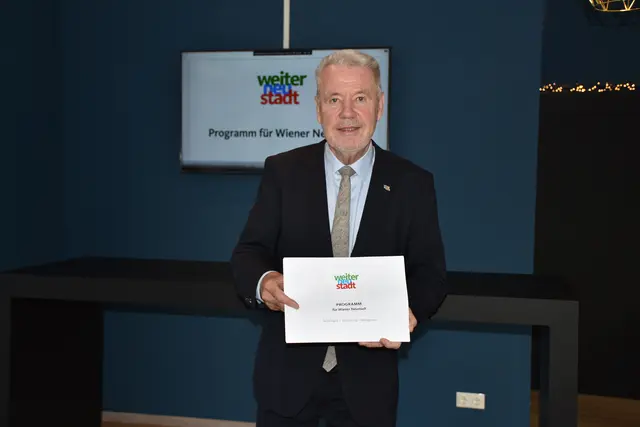 Wiener Neustadts Bürgermeister Klaus Schneeberger antwortete auf die Bedenken der Caritas-Pfarrgemeinde. | Foto: Zezula