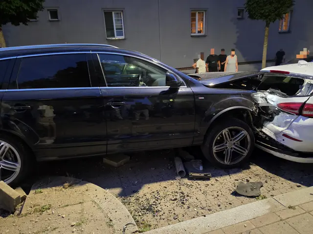 Ein spektakulärer Verkehrsunfall ist am Donnerstagabend in der Ettenreichgasse in Favoriten von einer Dashcam festgehalten worden. | Foto: privat