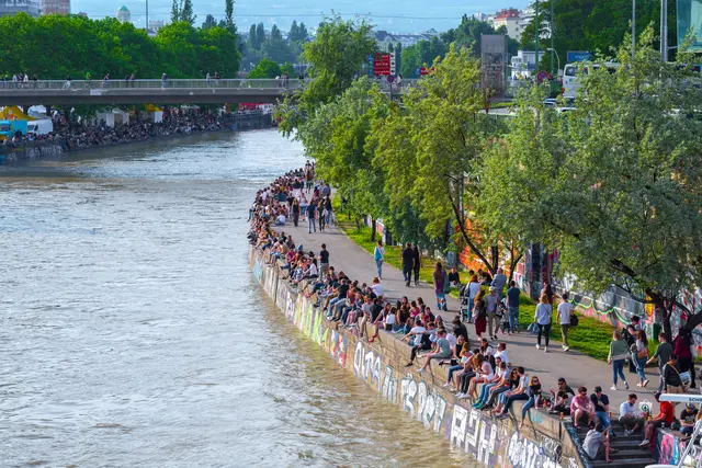Die 21-Jährige erlitt schwere Gesichtsverletzungen. Sie verlor mehrere Zähne, zudem bestand der Verdacht auf einen Kieferbruch. (Symbolfoto) | Foto: smarterpix/Sodel_Vladyslav