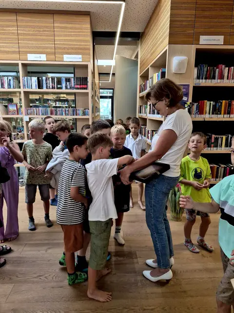 125 Jahre Bibliothek Köflach, die Kinder und Stefanie Galler hatten ihren Spaß dabei. | Foto: Janach