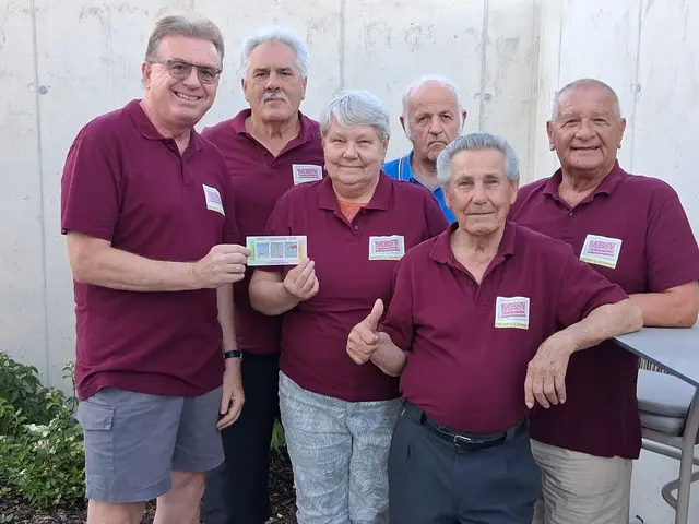 Juli-Tauschabend des Briefmarkenvereins: Obmann Werner Schöll, Herbert Major, Ewa Brandstätter, Obmannstellvertreter Otto Niemandsfreund, Siegfried Brandstätter und Hans Hoschopf. | Foto: Werner Schöll