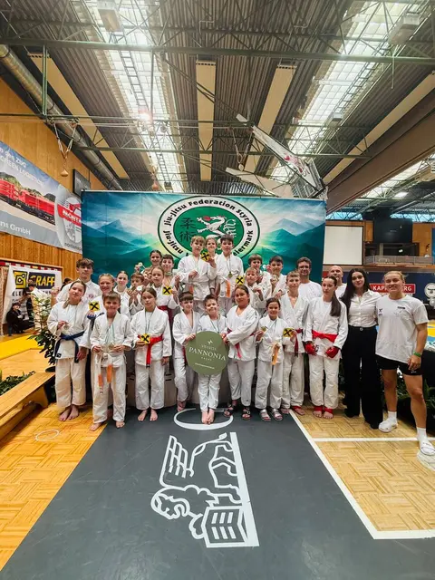 Der Jiu Jitsu Club „Vila Vita Pannonia“ Wallern war mit 15 Kämpferinnen und Kämpfern im Fighting-Bewerb sowie mit 12 Duo-Paaren am Start.  | Foto: Jiu Jitsu Club „Vila Vita Pannonia“ Wallern