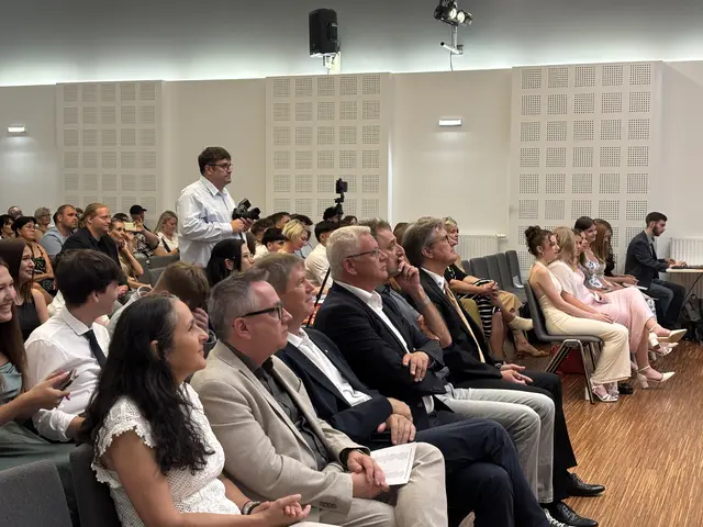 Unter den Ehrengästen waren (v.l.n.r.) Sabine Lehner, Leiterin der Wirtschaftskammer Burgenland, Franz Bock, Leiter der Bildungsregion Nord, Christian Strasser, Präsident der Industriellenvereinigung Burgenland, Thomas Steiner, Bürgermeister von Eisenstadt sowie Gerhard Michalitsch, Präsident der Arbeiterkammer Burgenland. | Foto: Dorottya Fejes/MeinBezirk