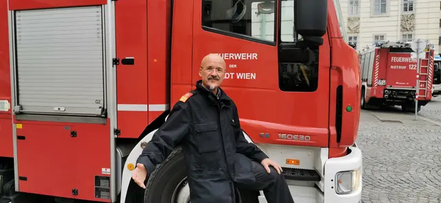 Statt der üblichen rund 100 Einsätze pro Tag rückten die Feuerwehrkräfte im Schnitt zu etwa 150 Einsätzen aus – ein Plus von rund 50 Prozent. Einen Zusammenhang mit der Hitzewelle hält Feuerwehrsprecher Christian Feiler für naheliegend.  | Foto: Martin Zimmermann/MeinBezirk