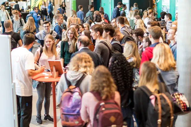 2.589 Studienwerberinnen und -bewerber bewerben sich am Freitag in Graz um einen der 370 begehrten Medizin-Studienplätze. | Foto: Med Uni Graz