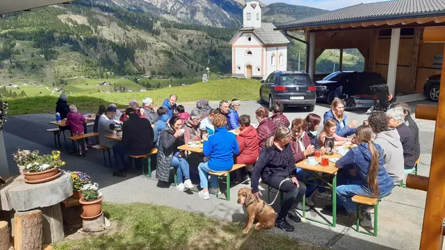 Mit viel Engagement werden Feste organisiert, Kuchen gebacken und sich für die Gemeinschaft im Dorf eingesetzt.  | Foto: Katholische Frauenbewegung St. Lorenzen