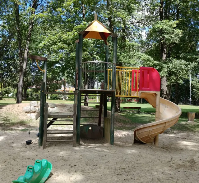 Rutschen- und Kletterturm im Knittelfelder Stadtpark