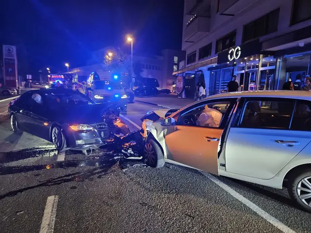 Die Einsatzkräfte hatten mitten in der Nacht einen Großeinsatz. | Foto: Feuerwehr Reutte