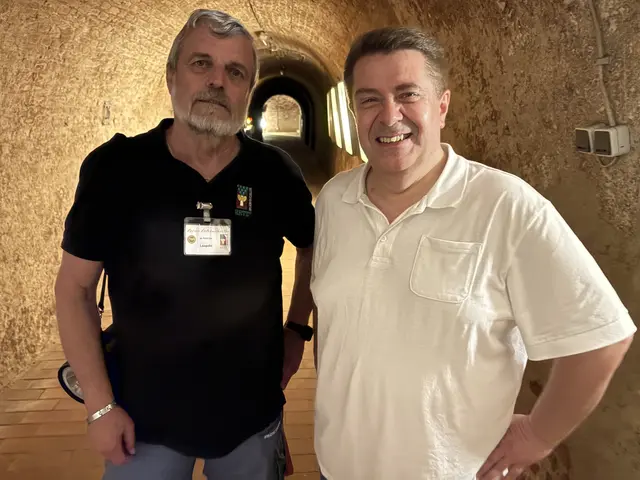 Kellerführer Leopold Stangl und Kurt Oblistil kennen sich seit Langem. | Foto: Sandra Schütz