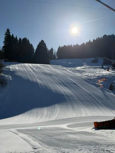 So lieben Skifahrer die Waldrast: alle Hänge weiß, die Pisten bestens präpariert, zunehmend ist das nur noch mit Kunstschnee möglich. | Foto: Christoph Kerber