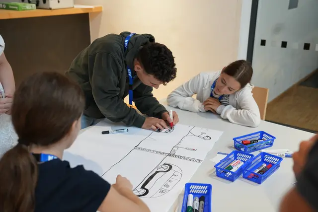 In der Schwerpunktwoche gab es für die Schülerinnen und Schüler unterschiedliche Workshops zum Thema Unachtsamkeit im Straßenverkehr. | Foto: MeinBezirk/Thomas Geineder