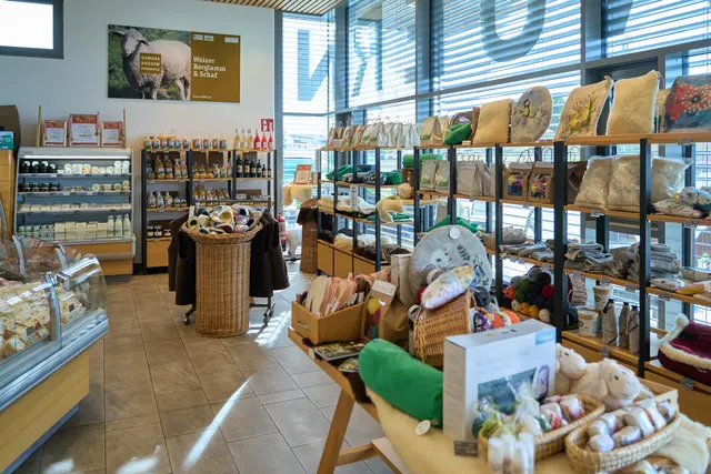 Der Fleischhof Raabtal übernahm den Betrieb der Weizer Schafbauern, die nun unter dem Namen „Weizer Genuss Manufaktur" auftreten. Qualität und Regionalität bleiben im Mittelpunkt.  | Foto: Weizer Genuss Manufaktur