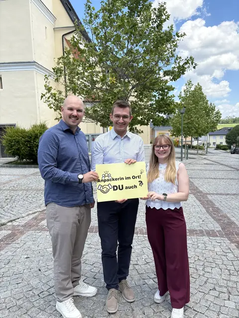 Obmann des Clubs der Jungbürgermeister, Fabian Grüneis, gemeinsam JVP-Landesgeschäftsführer Fabian Egger und JVP-Obfrau Lilli Huber aus Lambach. | Foto: JVP OÖ