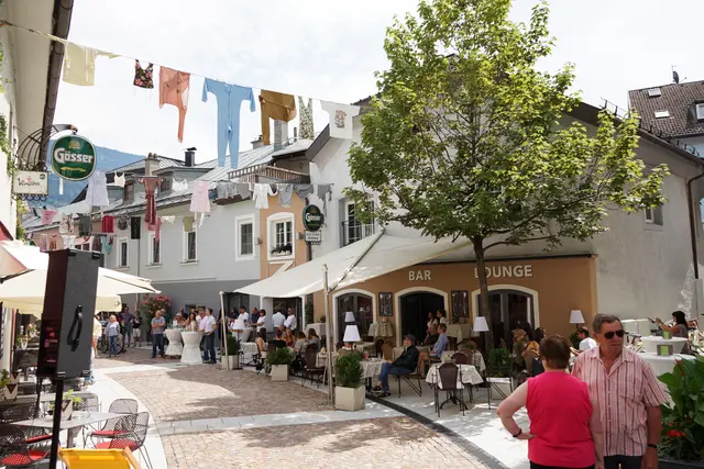 Seit 1. Juli, gilt in der Zwergergasse in Lienz täglich von 17 bis 24 Uhr zwei Monate lang ein generelles Fahrverbot. | Foto: Stadt Lienz/Bernd Lenzer