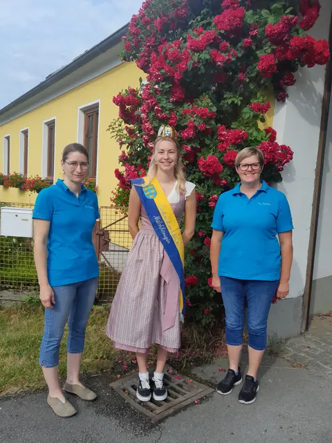 Begrüßt wurden die Kinder von Milchkönigin Kathrin II.