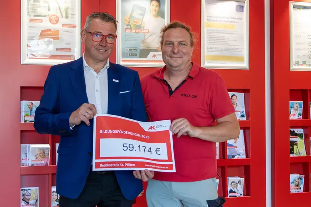 Bezirksstellen Leiter Johannes Öllerer mit Kammerrad und ÖGB Niederösterreich Zentral Vorsitzender Siegfried Schuster | Foto: AK NÖ