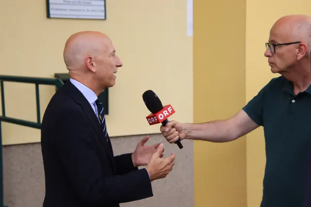 In Österreich werde die Wahlfreiheit zwischen Barbezahlung und Nicht-Barbezahlung sehr hochgehalten, betonte Kocher. | Foto: Martin Wurglits
