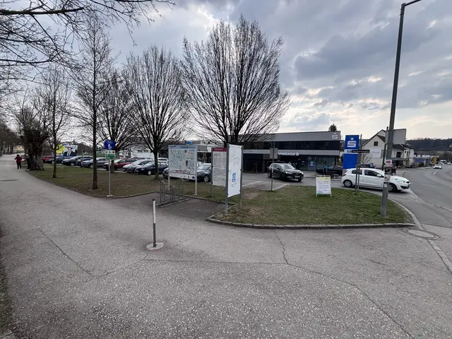 SPÖ und FPÖ sprachen sich bereits vorher für eine Endhaltestelle im Bereich Damm/Sparkassenplatz aus. | Foto: MeinBezirk/Gernot Fohler