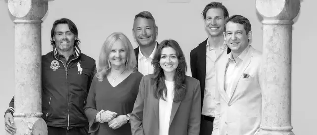 Das Organisationsteam der Ausschreibung der Kunsthilfe Salzburg 2026 sind Alexander Egger, Eva Weissenbacher, Lisa Frost, Markus Sattel, Dominique Schichtle, Philipp Schmölzer.  | Foto: Andreas Kolarik Fotografie
