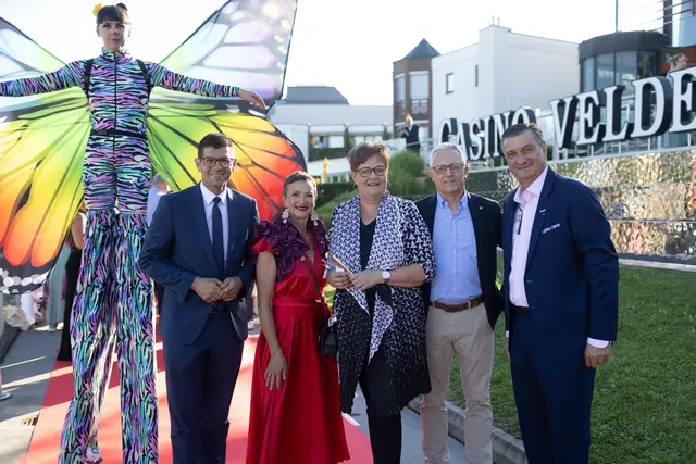 Am Foto: Lhstv. Martin Gruber (ÖVP), WB-Direktorin Sylvia Gstättner, WKK-Vizepräsidentin Astrid Legner mit Gatten Andreas (Tribotecc) und Wirtschaftsbund Kärnten Obmann sowie WKK-Präsident Jürgen Mandl  | Foto: Peter Just