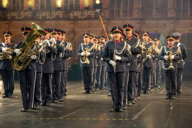 Musik und Uniform: Das Polizeiorchester OÖ zeigt sich als "Speerspitze der Öffentlichkeit" der Exekutive live im Welser Burggarten. | Foto: Landespolizeidirektion OÖ