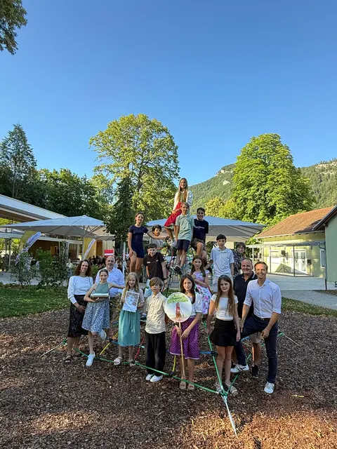 Das Abschlussfoto wurde auf der Kletterspinne, die vom Kindergemeinderat beschlossen wurde, gemacht. | Foto: Stadtgemeinde Frohnleiten