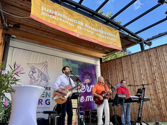 Die Band "3 Colors" stand auf der Bühne. | Foto: MeinBezirk/Julia Gerold