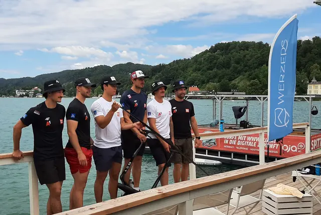 Für die ÖSV-Weltcupspitze Patrick Feuerstein, Joshua Sturm, Lukas Feuerstein, Stefan Brennsteiner, Manuel Feller und Marco Schwarz (v. l.) war die Board-Faszination Pump Foil eine vollkommen neue Erfahrung.  | Foto: Tiefling/KK