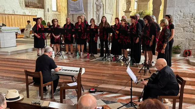 Im Dom Sant'Andrea Apostolo in Venzone wurde mit der Feier den Opfern des großen Erdbebens vor 50 Jahren gedacht. | Foto: Privat