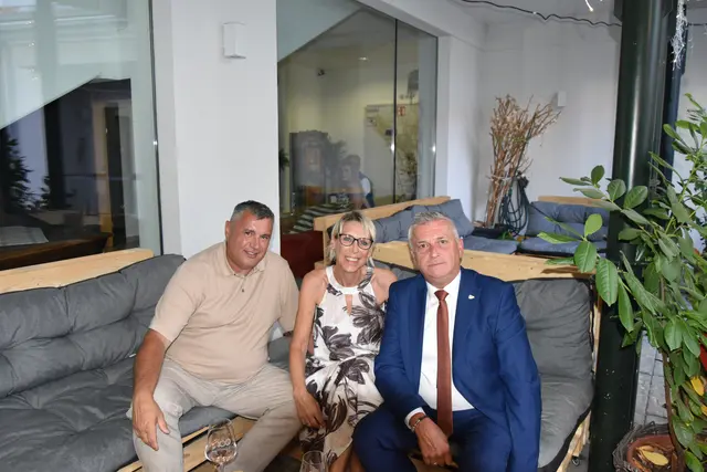 ASKÖ‑Bundesreferenten für Kunstturnen Günther "Lucky" Dorner, Claudia Dorner und Ortsvorsteher Walbersdorf und Gemeinderat Christian Ulrich  | Foto: Julia Lirsch/MeinBezirk