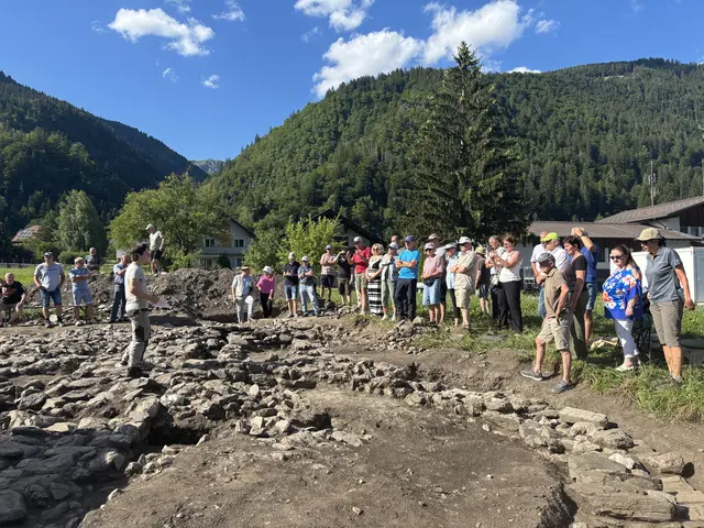 Zahlreiche Interressierte besuchten die Grabungsstätte hinter dem Gemeindeamt Kirchbach | Foto: MeinBezirk/Carmen Rienzner