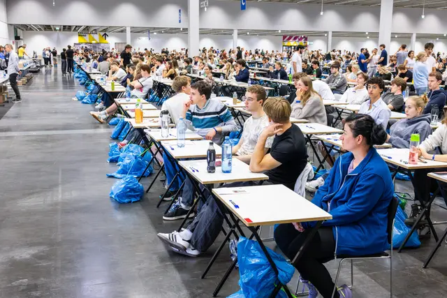 Insgesamt nahmen 2.630 Personen am Aufnahmeverfahren teil. Bis zum Ende der Anmeldefrist im März hatten sich 3.532 Interessierte für den Standort registriert. | Foto: Uni Innsbruck
