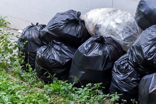 Illegale Müllentsorgung im Bereich Klamberg (Symbolfoto) | Foto: stock.adobe.com/at/cgdeaw