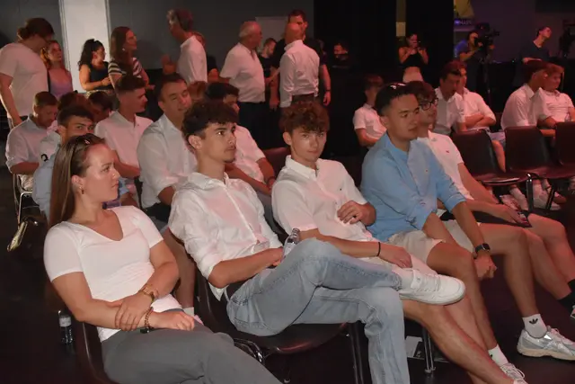 Schülerinnen und Schüler der HTL Pinkafeld waren bei der Präsentation auch mit dabei. | Foto: MeinBezirk/Michael Strini