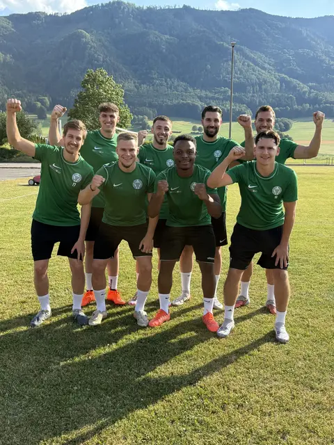Die Neuzugänge in Micheldorf: Simon Gasperlmair, Jan Karlsberger, Mirnes Cinac, Enes Dilic, Pierre Romarick, Amar Hodzic, Semin Cicac und Lukas Tursch. Nicht am Foto: Davor Brajkovic (v.li.)
 | Foto: Netopilik