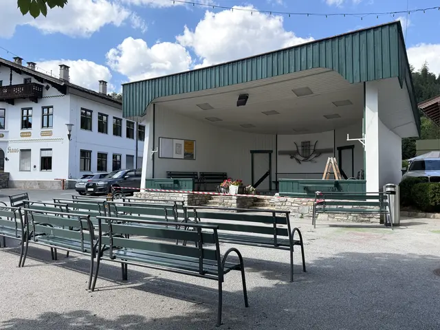 In der nächsten Periode soll der Dorfplatz attraktiviert werden. Zudem wird angedacht, den Musikpavillon zu erneuern. | Foto: Johanna Bamberger