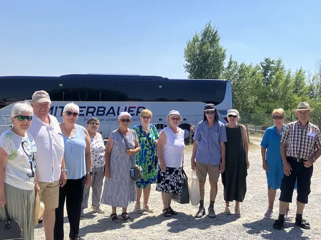 v.li.n.re Herta Iby, Stefan und Adelheid Pinter, Anni Patronovits, Maria Artner, Maria Scheu, Maria Hahn, Felix und Christine Vlasich 2: , Seniorenbundobfr. von Schwarzenbach Gertrud Gruber mit Gatten Franz.

 | Foto: Paul Mayerhofer