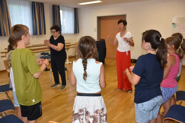 Auch nach der ersten erfolgreichen Probe können Mädchen und Burschen, die Freude an Musik, Rhythmus und gemeinschaftlichem Singen haben, einsteigen und mitmachen. 