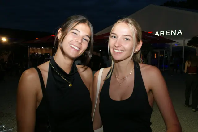 Die beiden Mitorganisatorinnen von den FIDAS Volleys - Julia Windt und Hannah Windt. | Foto: Anna Kaufmann