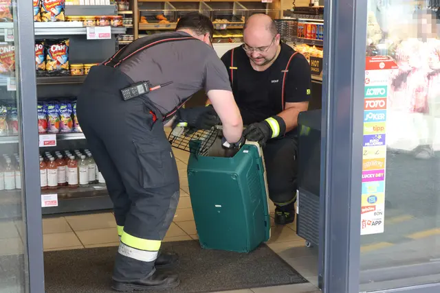 Die Welser Feuerwehr war gleich auf zwei Tankstellen gefordert. | Foto: laumat.at/Matthias Lauber