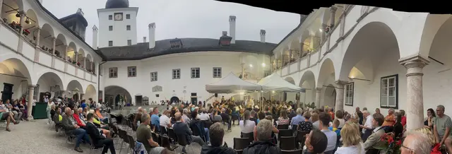 Schlosskonzert 2025 "Highlands &amp; Heimatklang" bei regnerischem Wetter | Foto: Fotopress Sommer