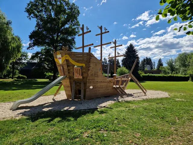 Kletterschiff am Spielplatz in Zeltweg