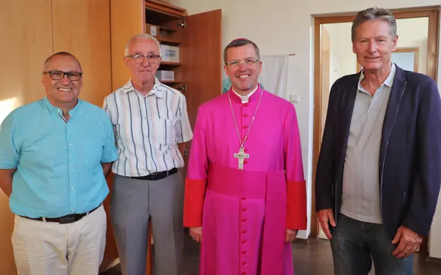 Weihbischof Johannes Freitag mit PGR-Vorsitzenden Günther Kreitzireck (li), Franz Neubauer und Urs Lesky. | Foto: Edith Ertl