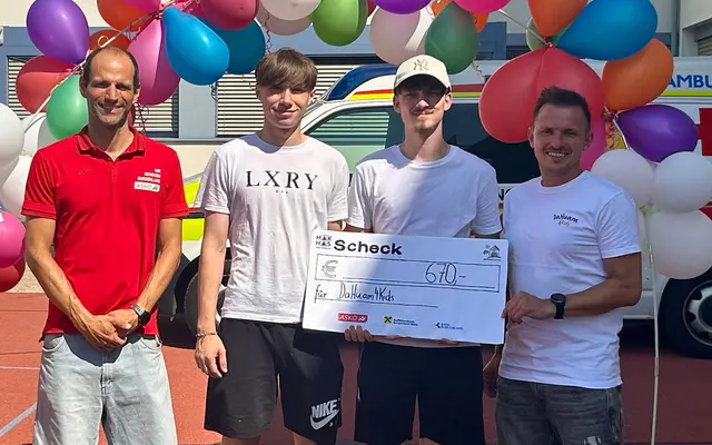 Den Erlös von 670 Euro aus der Benefiz-Laufveranstaltung der HAK/HAS Oberpullendorf wurde dem Verein „Dahuam 4 Kids“ übergeben. | Foto: Gesa Buzanich