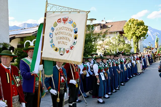 Das Bataillon Sonnenburg feierte den Auftakt des 71. Bat.-Festes, in dessen Mittelpunkt u.a. die Marketenderinnen standen. | Foto: Hassl